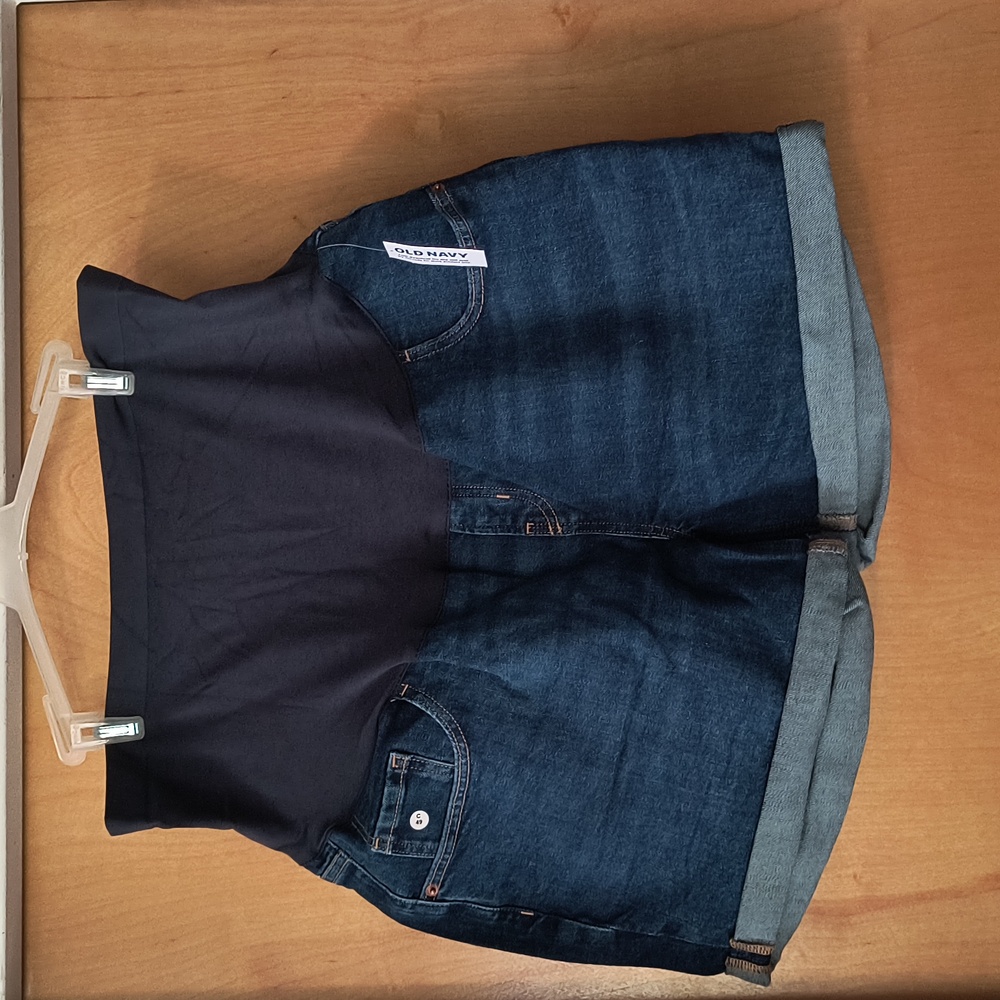 Old Navy Maternity OG Straight Full Panel Shorts 18